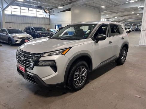 Used 2024 Nissan Rogue S image 7