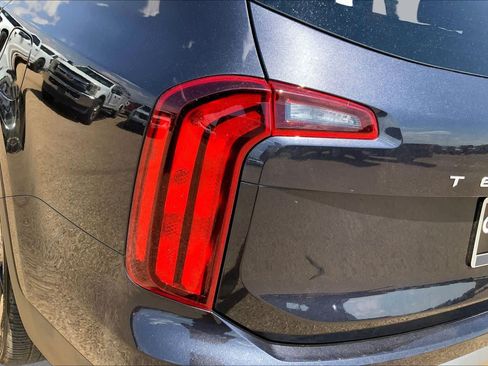 Certified 2025 Kia Telluride S FWD image 31