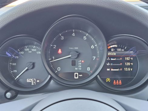 Certified 2026 Porsche Macan image 16