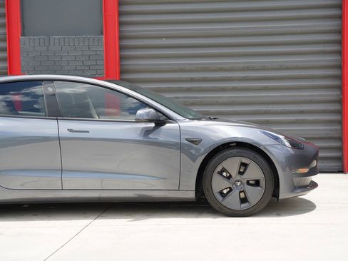 Used 2023 Tesla Model 3 Standard Range RWD image 5