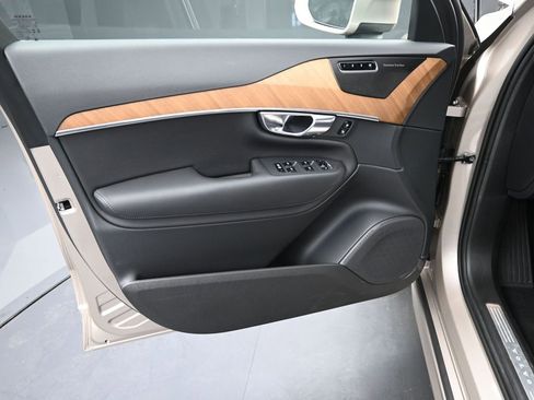 New 2025 Volvo XC90 B6 Plus w/ Protection Package Premier image 14
