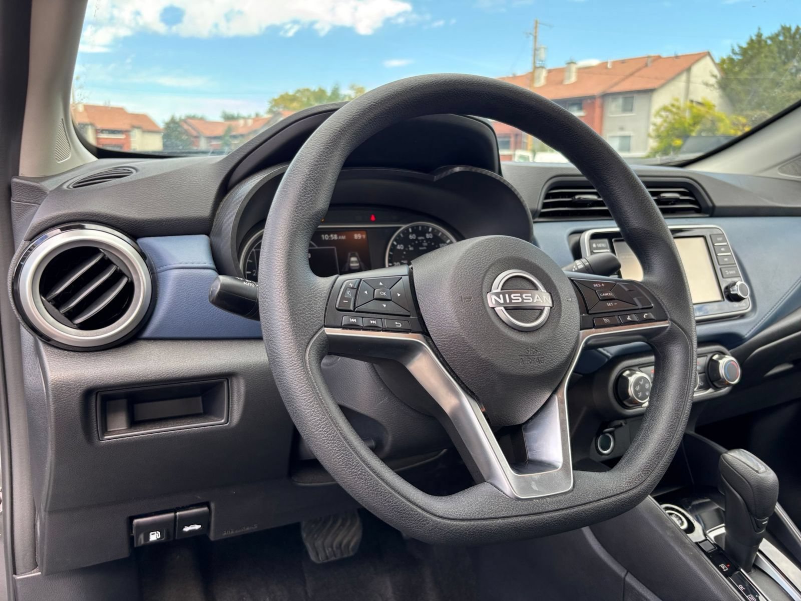 Used 2025 Nissan Versa SV FWD image 31