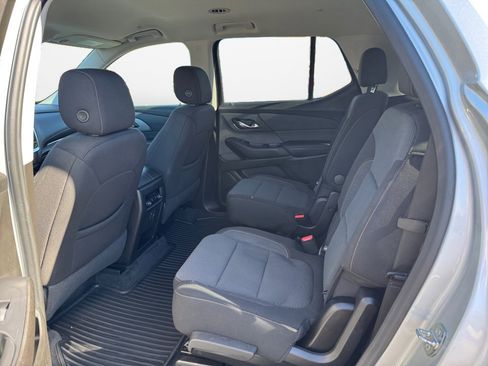 Used 2021 Chevrolet Traverse LT image 15