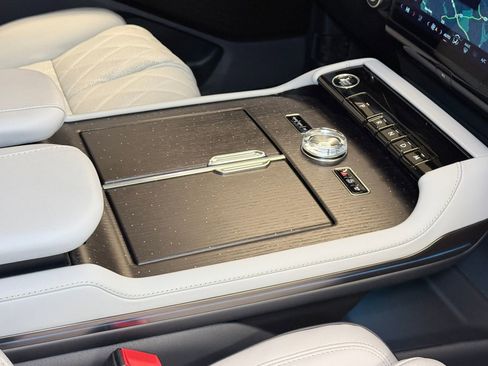 New 2026 Lincoln Navigator L Black Label image 12