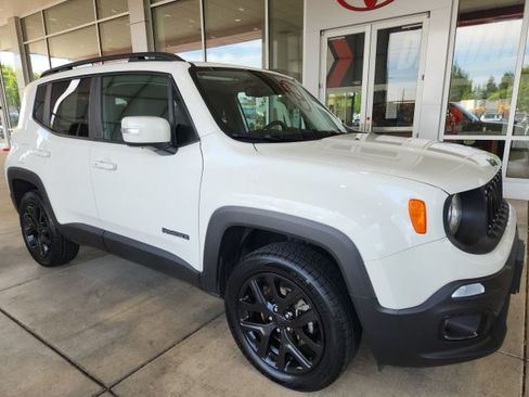 Used 2017 Jeep Renegade Altitude AWD/4WD image 4