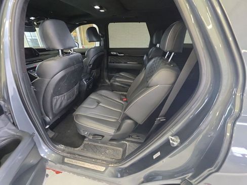 Used 2022 Hyundai Palisade Calligraphy image 9