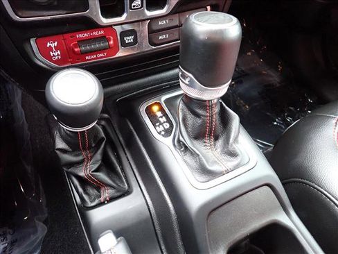 Used 2023 Jeep Wrangler Unlimited Rubicon 4xe AWD/4WD image 17
