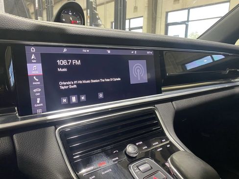 Used 2020 Porsche Panamera RWD image 7