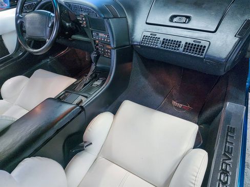 Used 1993 Chevrolet Corvette Convertible RWD image 24