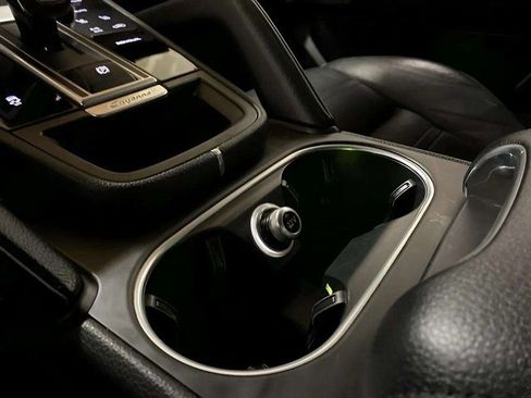 Used 2019 Porsche Cayenne w/ Premium Package image 60