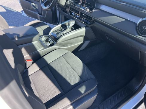 Used 2024 Chevrolet Colorado LT image 34