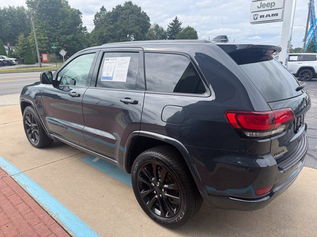 Used 2018 Jeep Grand Cherokee Altitude AWD/4WD image 6