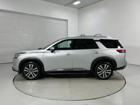 Used 2022 Nissan Pathfinder Platinum w/ Cargo Package AWD/4WD image 21