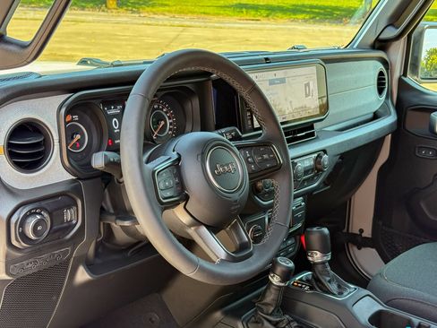 Used 2026 Jeep Wrangler Unlimited Sport AWD/4WD image 16