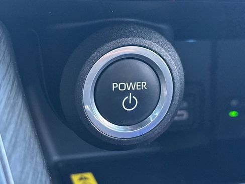 Used 2023 Toyota Venza Limited image 28