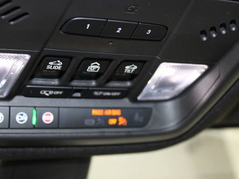 Used 2022 Buick Enclave Avenir w/ Avenir Technology Package image 41