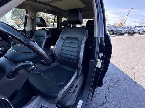 Used 2022 Volkswagen Atlas SEL Premium image 12