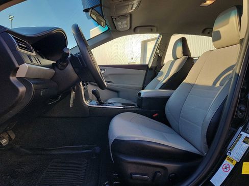 Used 2017 Toyota Camry SE image 13