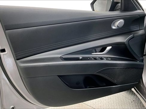 Certified 2021 Hyundai Elantra SEL FWD image 18