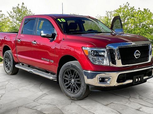 Used 2018 Nissan Titan SL image 3