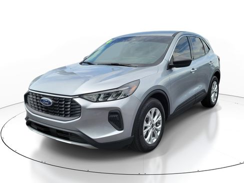 Used 2024 Ford Escape Active w/ Tech Pack #1 FWD image 3