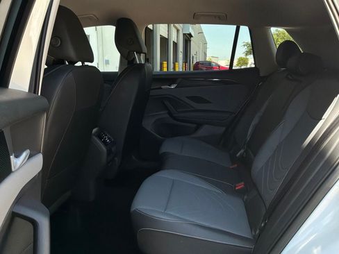 Used 2026 Volkswagen Tiguan SE FWD image 12