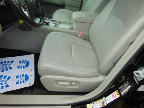 Used 2012 Toyota Highlander SE w/ Tow Pkg AWD/4WD image 5