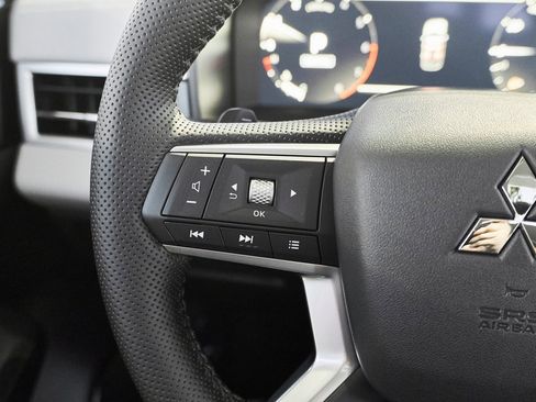 New 2026 Mitsubishi Outlander SE image 39