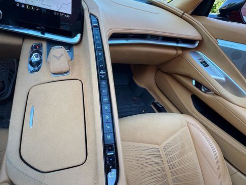 Used 2022 Chevrolet Corvette Stingray Premium Conv w/ Z51 Performance Package RWD image 19