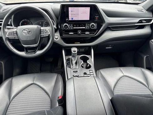 Used 2024 Toyota Highlander XSE AWD/4WD image 4