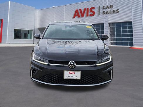 Used 2025 Volkswagen Jetta SE image 10