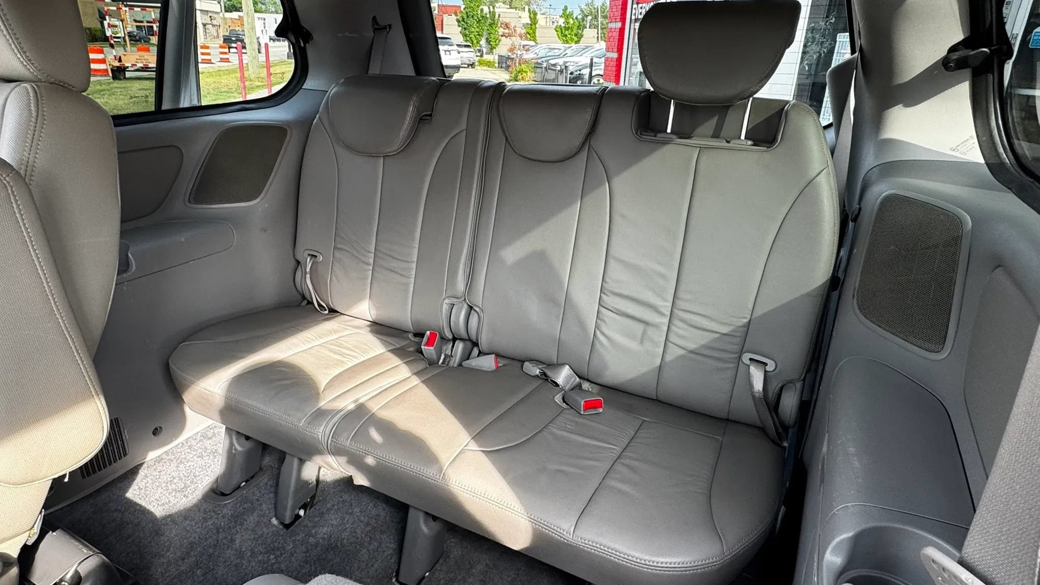 Used 2012 Kia Sedona EX w/ Luxury Pkg FWD image 23