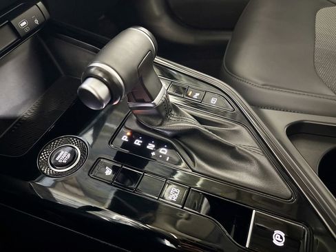 Used 2023 Kia Niro EX Touring image 18