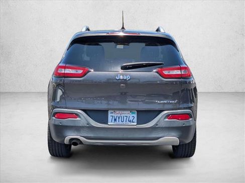 Used 2017 Jeep Cherokee Limited FWD image 6