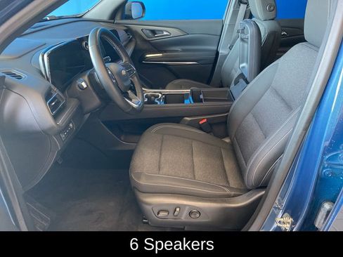 Used 2025 Chevrolet Traverse LT image 8