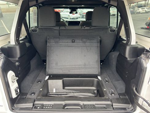 Used 2025 Jeep Wrangler Sahara image 10