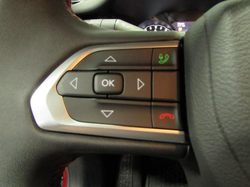 Used 2025 Jeep Compass Trailhawk AWD/4WD image 23