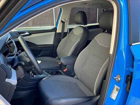 Certified 2024 Volkswagen Taos SE image 24