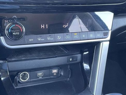 Used 2023 Kia Seltos EX image 19