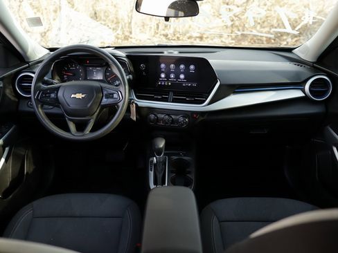 Used 2024 Chevrolet Trax LS w/ LS Convenience Package image 18