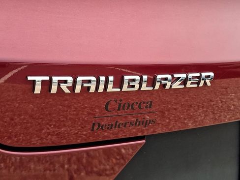 Used 2023 Chevrolet TrailBlazer LT FWD image 30