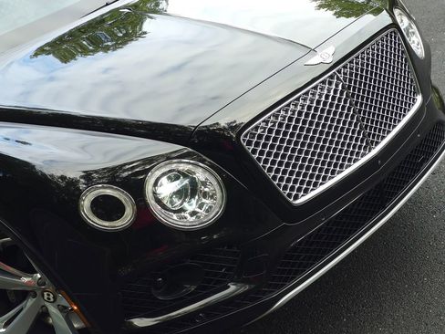 Used 2020 Bentley Bentayga Plug-In Hybrid image 83