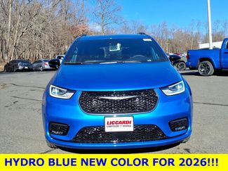 New 2026 Chrysler Pacifica Select video 2