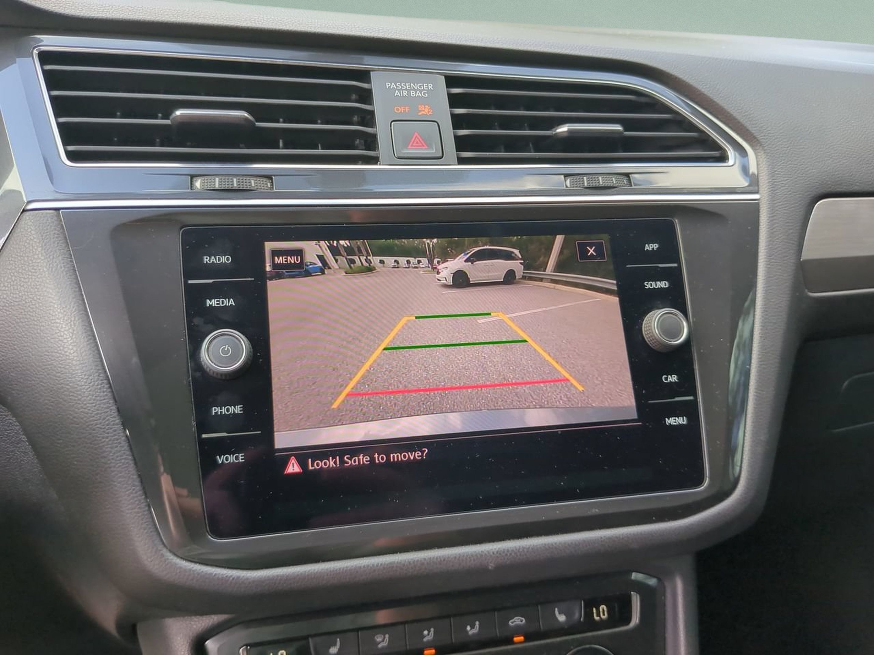 Used 2019 Volkswagen Tiguan SE w/ Panoramic Sunroof Package FWD image 26