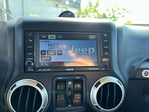 Used 2011 Jeep Wrangler Unlimited Sahara w/ Connectivity Group image 17