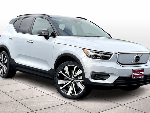 Used 2022 Volvo XC40 P8 Recharge Ultimate image 2