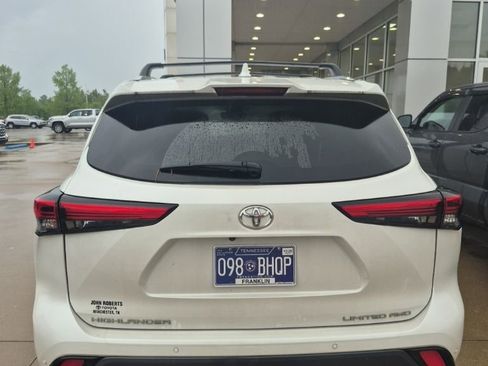 Used 2023 Toyota Highlander Limited AWD/4WD image 3