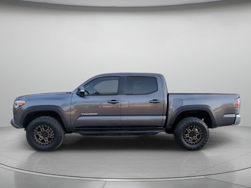 Used 2021 Toyota Tacoma TRD Off-Road AWD/4WD image 17