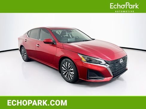 Used 2023 Nissan Altima 2.5 SV w/ SV Premium Package FWD image 1