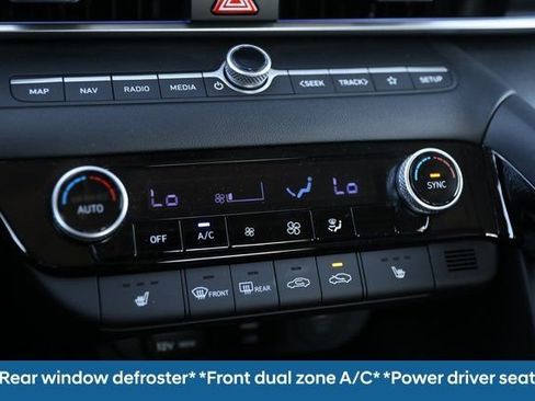Used 2025 Hyundai Elantra Limited FWD image 15